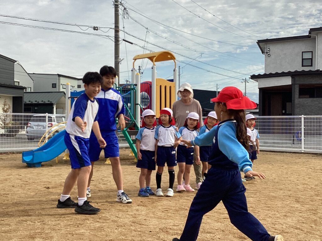 「お兄ちゃん走るのはやいな！」「明日も子ども達にあいたいなあ！」☆中学生職場体験学習☆